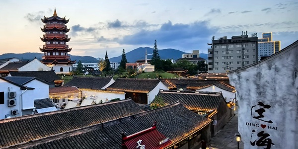 定海区定海古城街景图